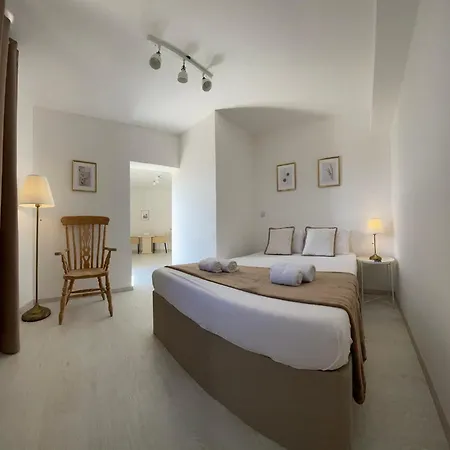 Kings Square Apartment Polis