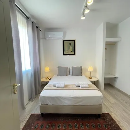 Kings Square Apartment *