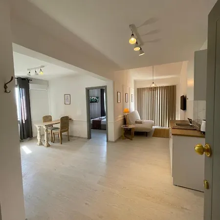 Kings Square Apartment
